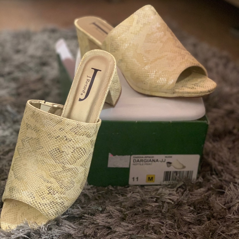 Women’s slide in shoe
